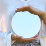 Gestalta med objekt som spegel