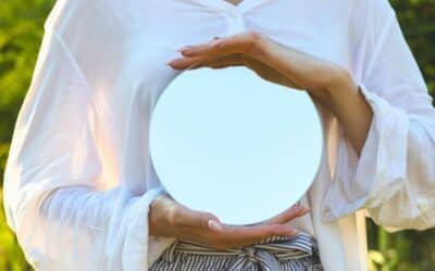 Gestalta med objekt som spegel